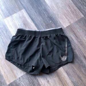 Nike Women's Black Athletic Shorts Size 2